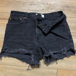 Abercrombie 4in mom short